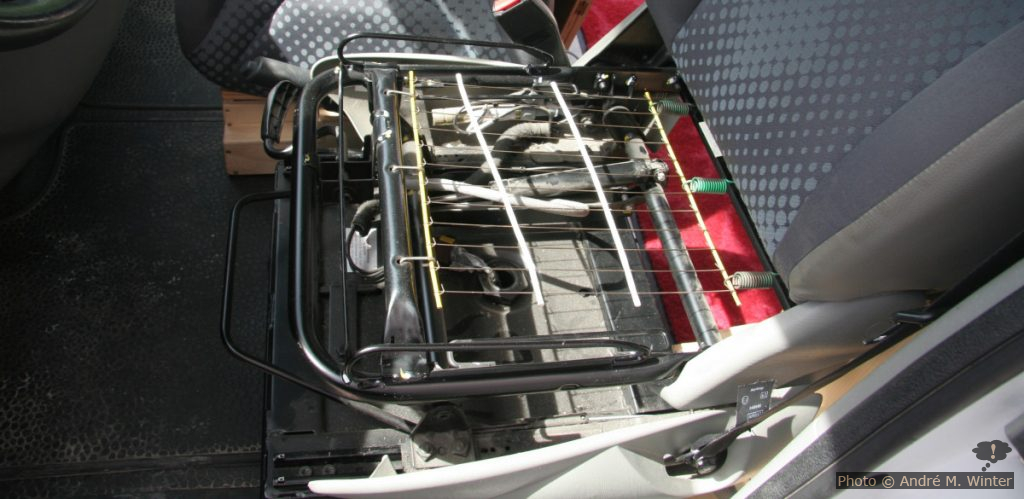 Armatur und Federung der Sitzfläche beim Renault Trafic.