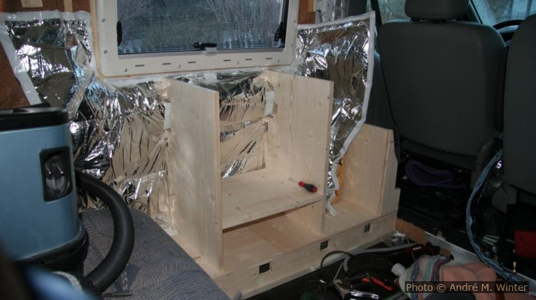 Seitenmöbel im selbst ausgebauten Camper