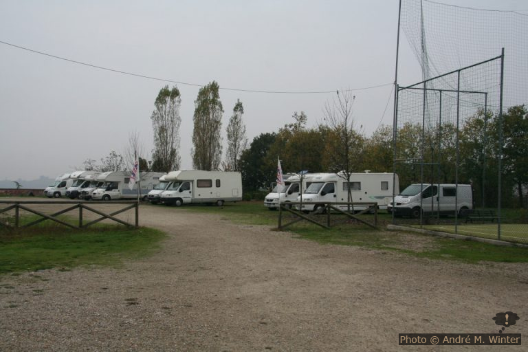 Aire du terrain de sport à Neive