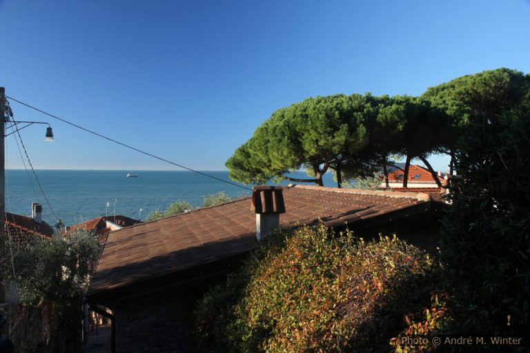 Parking du cimetière à Tellaro