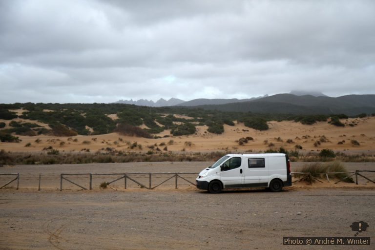 Notre Trafic devant les Dunes de Piscinas