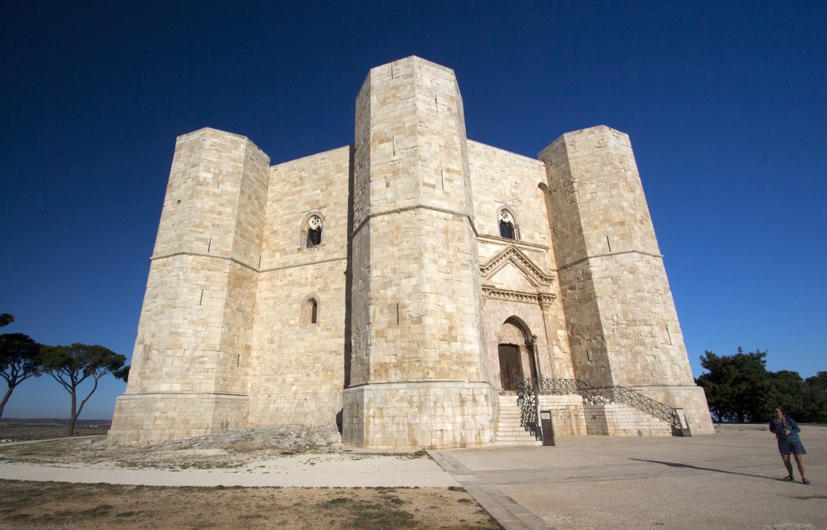 Le Castel del Monte tôt le matin avant l'ouverture