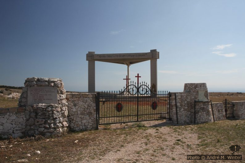 Portail et l'autel monumental de San Camillo