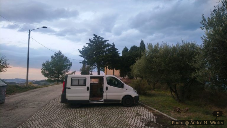 Notre Trafic au parking du cimetière de Poggio
