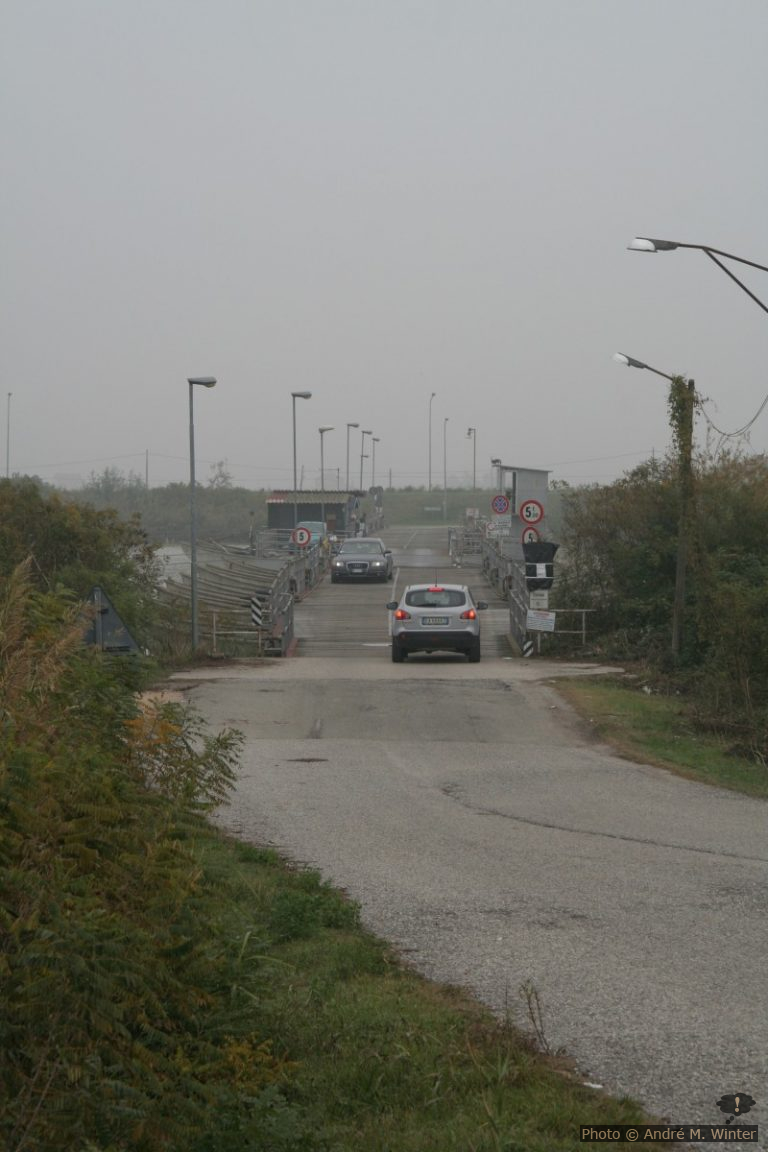 Pont flottant sur le Pô di Goro