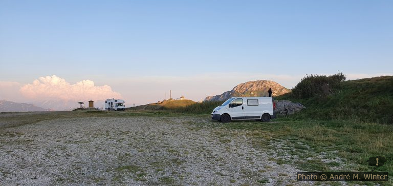 Notre Trafic au parking sous le Passo Dasdana