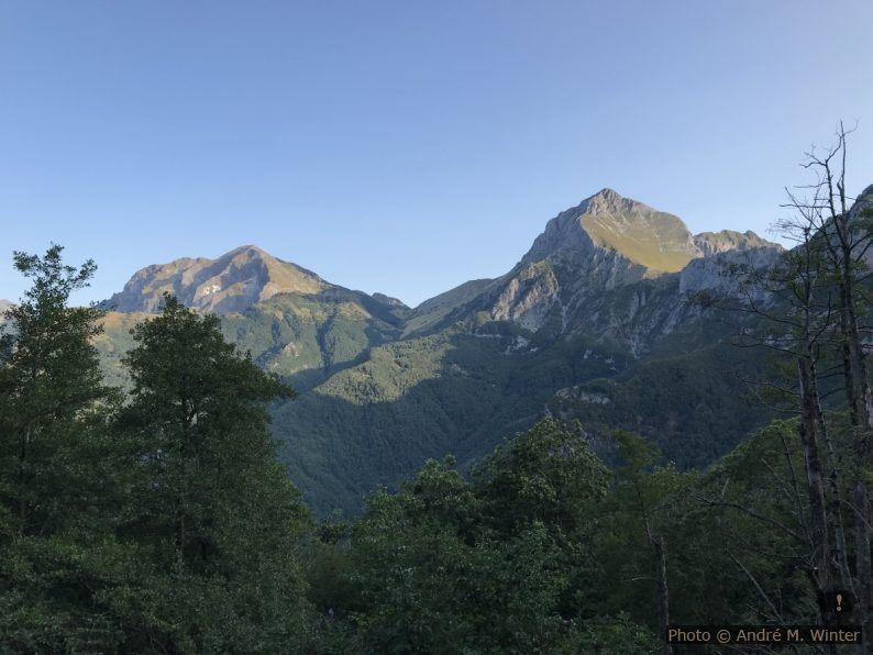 Lueurs matinales sur le Monte Corchia et la Piana della Croche