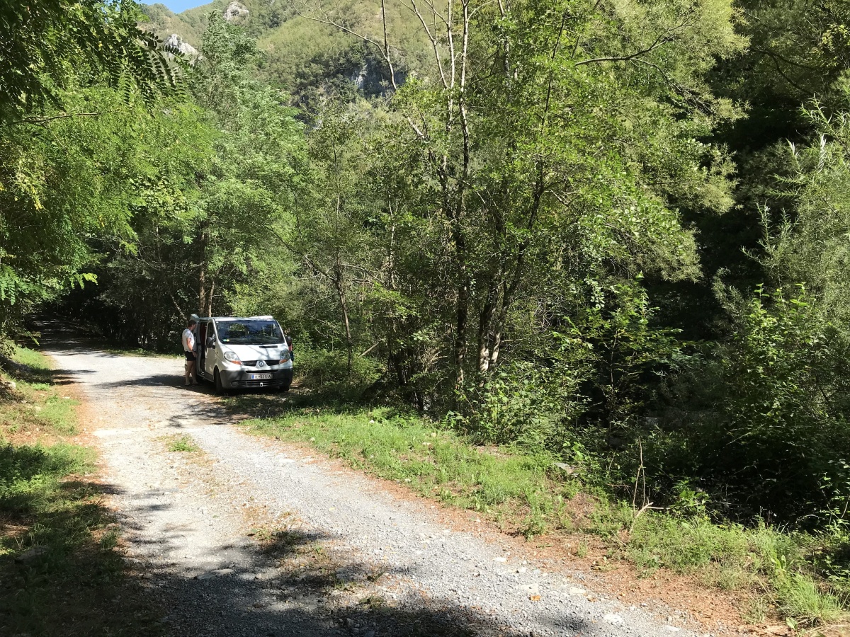 Notre Trafic sur la piste entre la route et la Turrite Secca