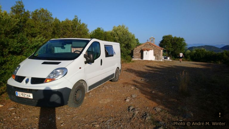 Le Trafic près de la Chapelle Agios Georgios de Kampos