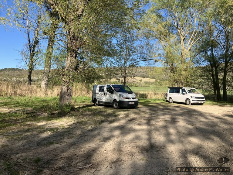 Notre Tradic à à l'emplacements pour campeurs au lac de Monieux