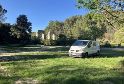 Notre Trafic près de l'aqueduc de Meyrargues