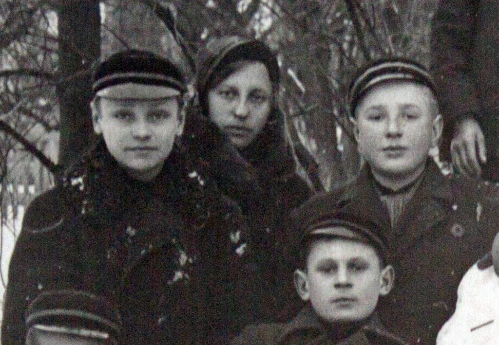 Klassenfoto mit Bruno im Winter 1928 Zoomstufe