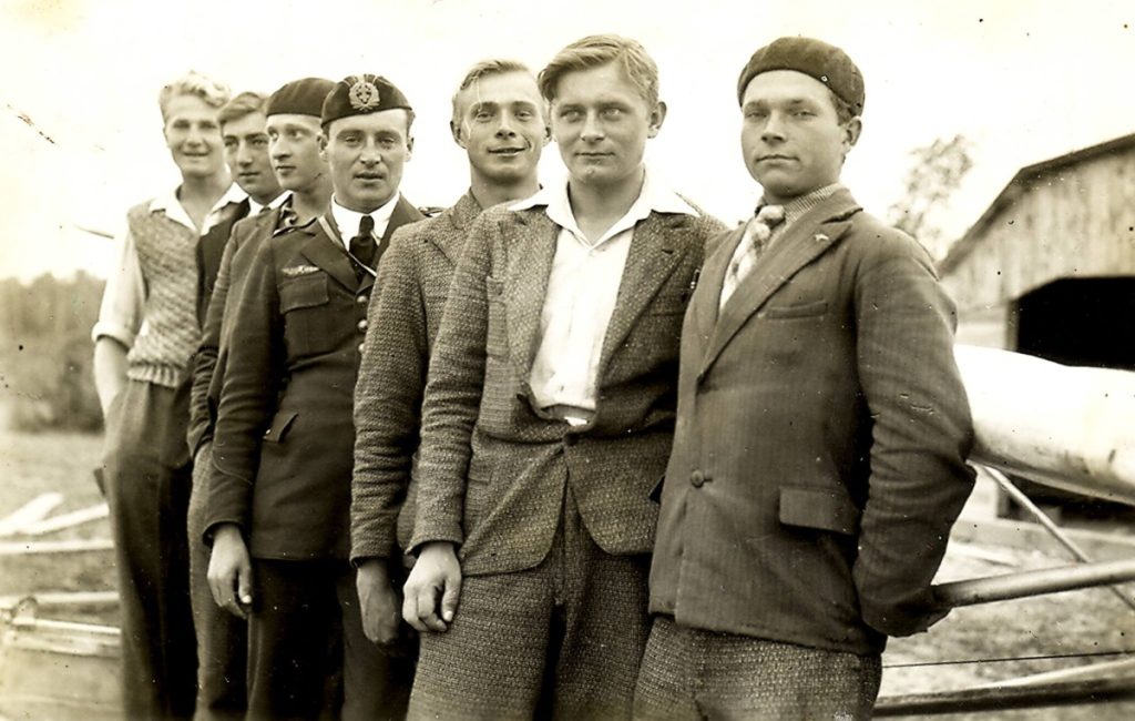 Gregor und andere der Segelflugschule Nida 1933