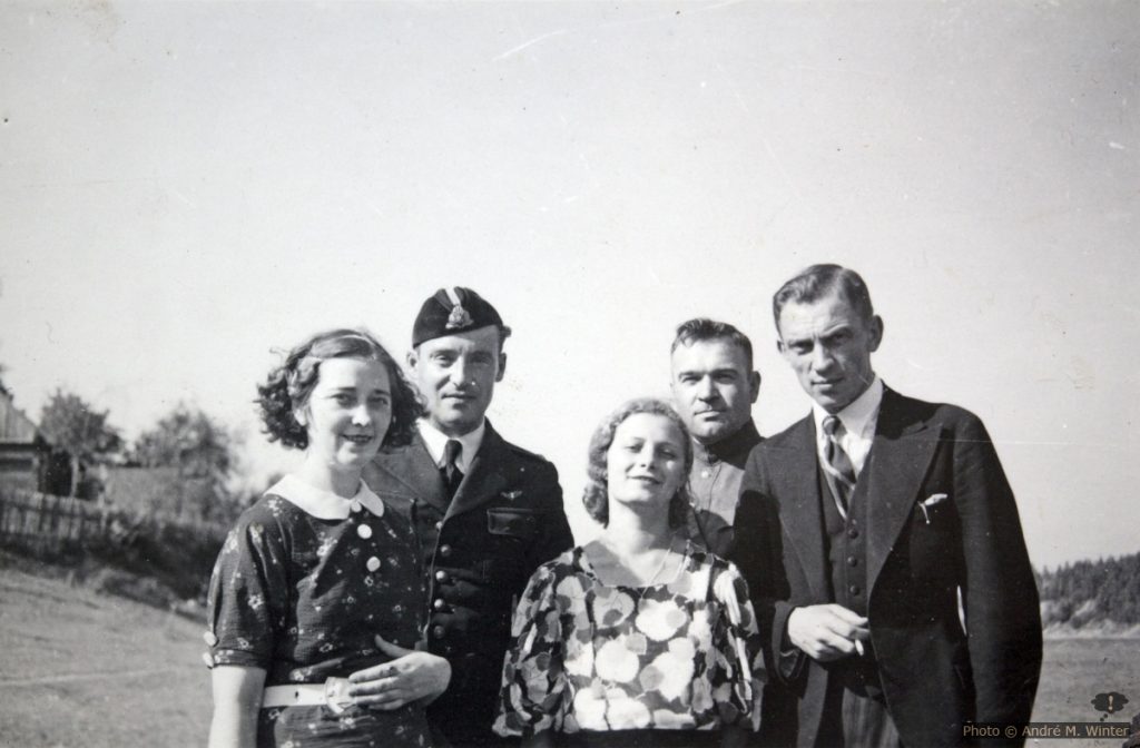 Gregor mit zwei Frauen Xf49 und Xf50 und zwei Männern Xm51 und Xm52 am 13. August 1935