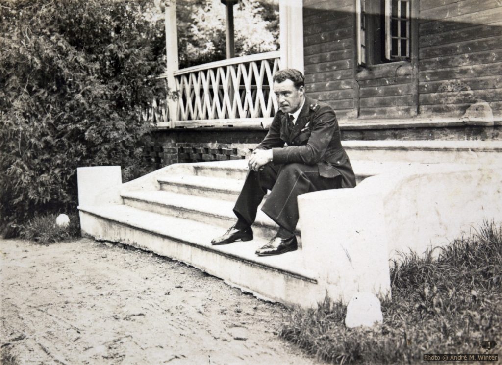 Gregor nachdenklich in Palanga am 31. August 1935
