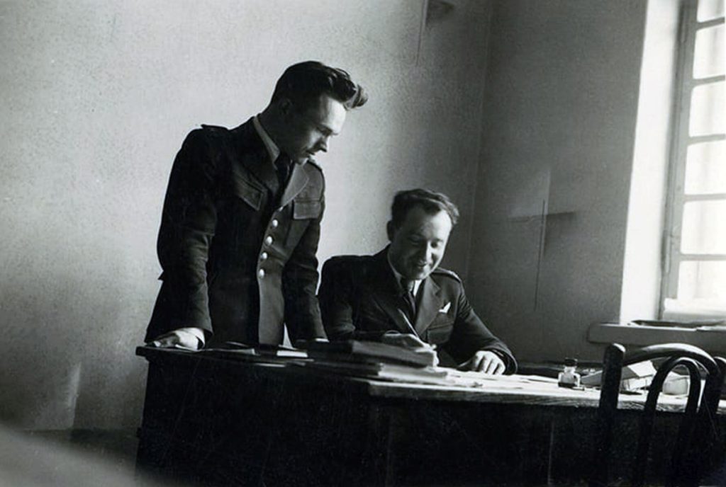 Bronius und Gregor in der Luftfahrtwerkstatt in Šiauliai 1936