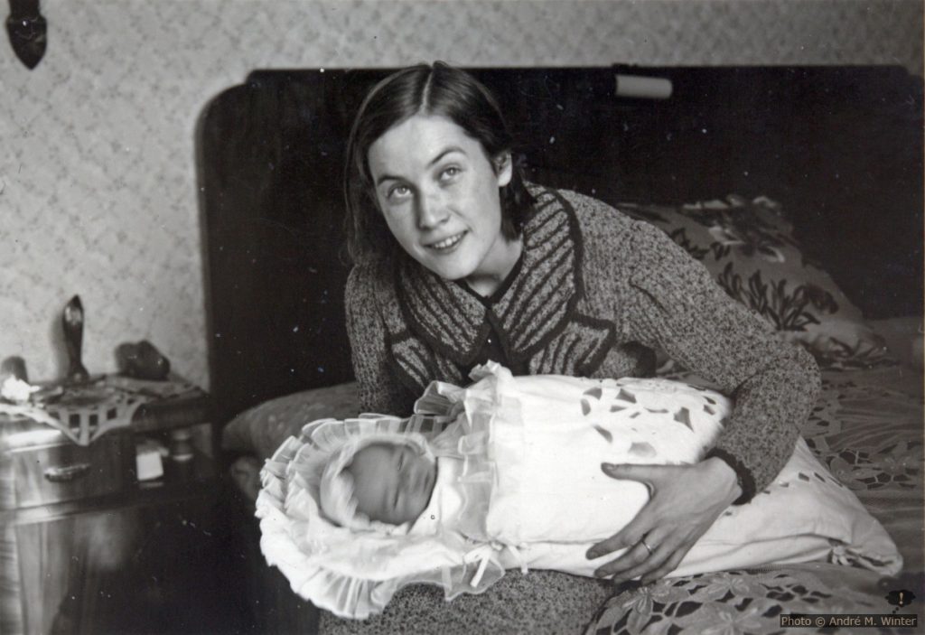 Janina mit neugeborenem Egidijus am 4. März 1939