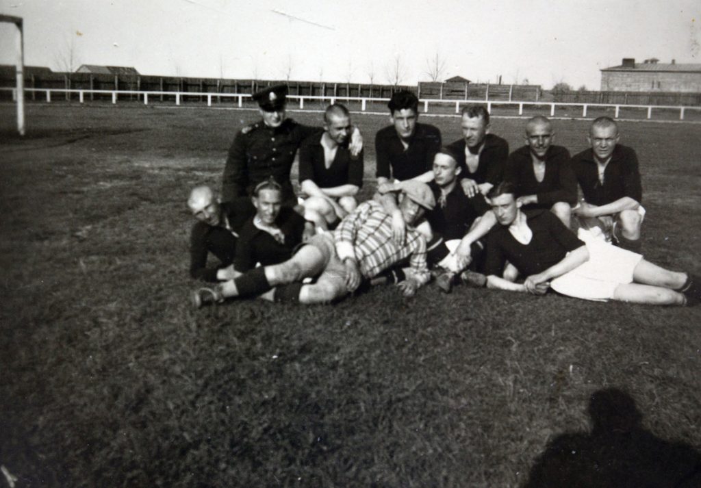 Bruno und eine Fussballmannschaft