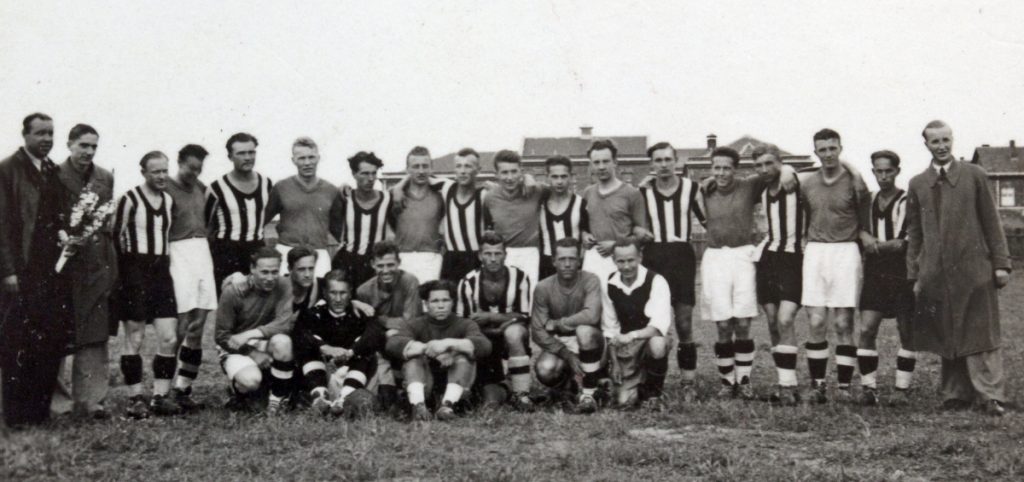 Bruno als Trainer mit Fussballmannschaft