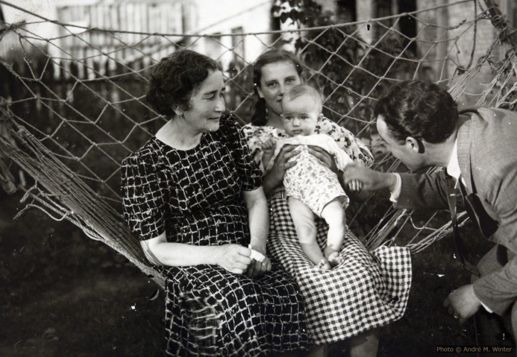 Mutter von Janina Barbora, Xf74, Egidijus und Xm75 am 6. August 1939