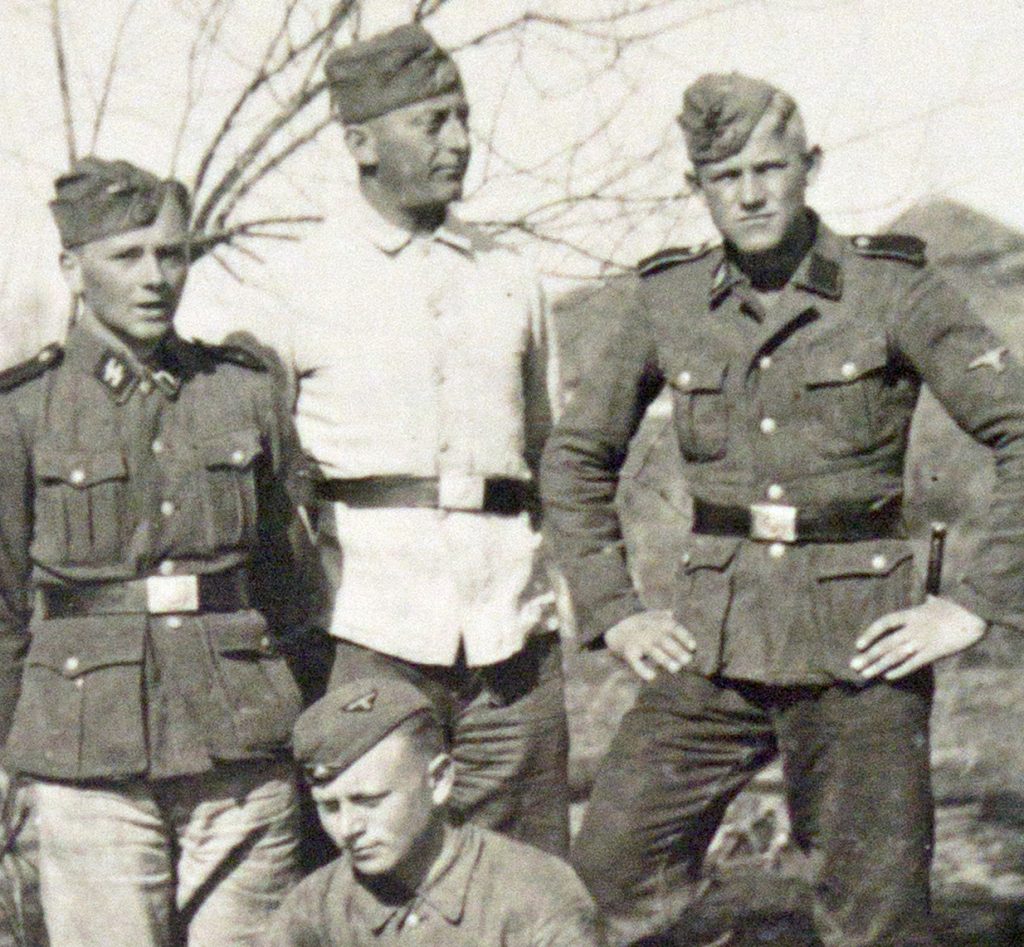 Vergrösserung vom Vier Waffen-SS-Soldaten in Lubcha