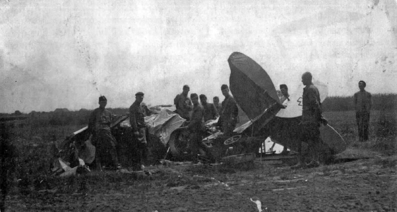 Das Wrack des Flugzeugs Albatros C.III