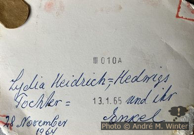Lydia mit Enkel und Xf267 Rückseite