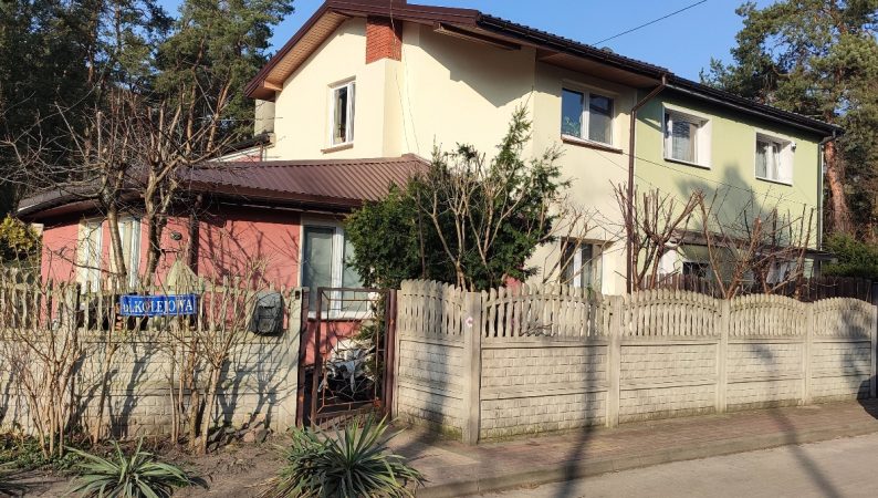 Haus Kolejowa 1 in Grotniki. Quelle Cezary Kanar