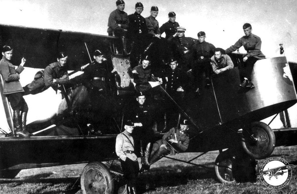 Piloten mit Gregor auf der Friedrichshafen im Jahr 1923