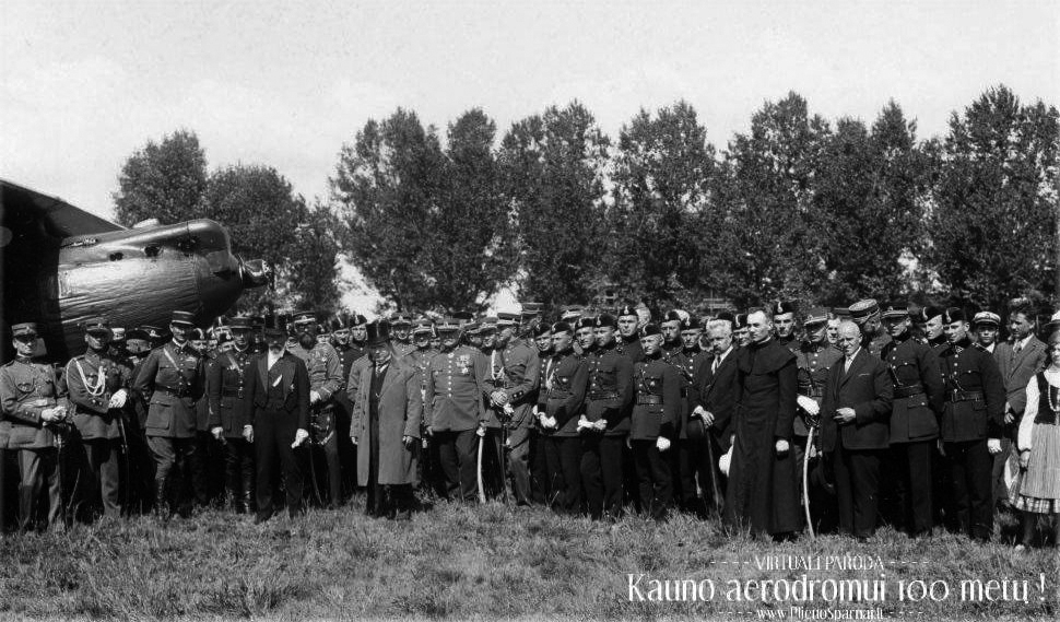 Besuch der französischen Brüder René de Vitrole und Alfred de Vitrole mit der Breguet XIX