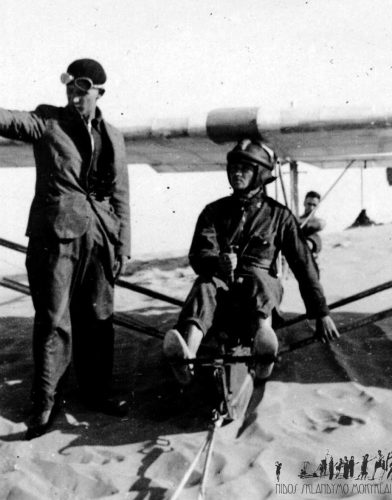 Ausbilder und Schüler vor dem Flug auf dem T-1