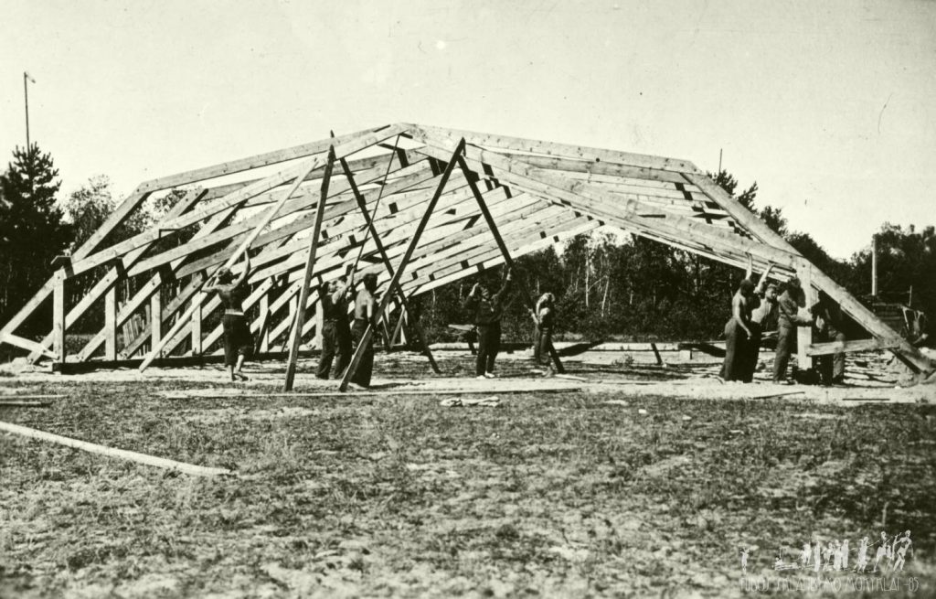 Bau des Nida-Hangars im Jahr 1933