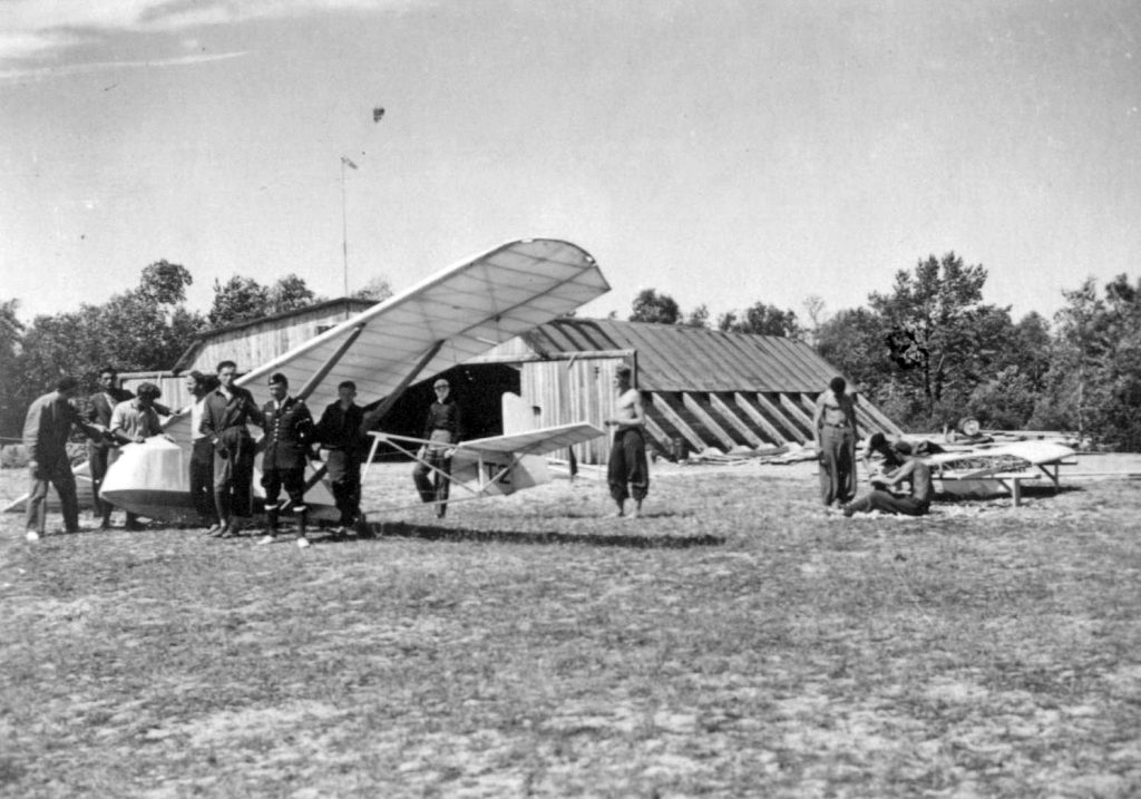 Segelflugschule in Nida mit auf T-2 im Jahr 1934