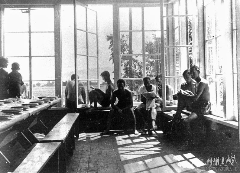 Rast in der Kantine der Segelflugschule Nida