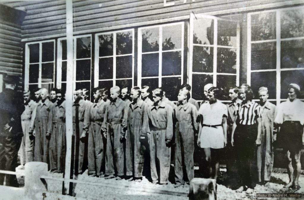 Segelflugschüler vor dem Fliegerheim in Nida