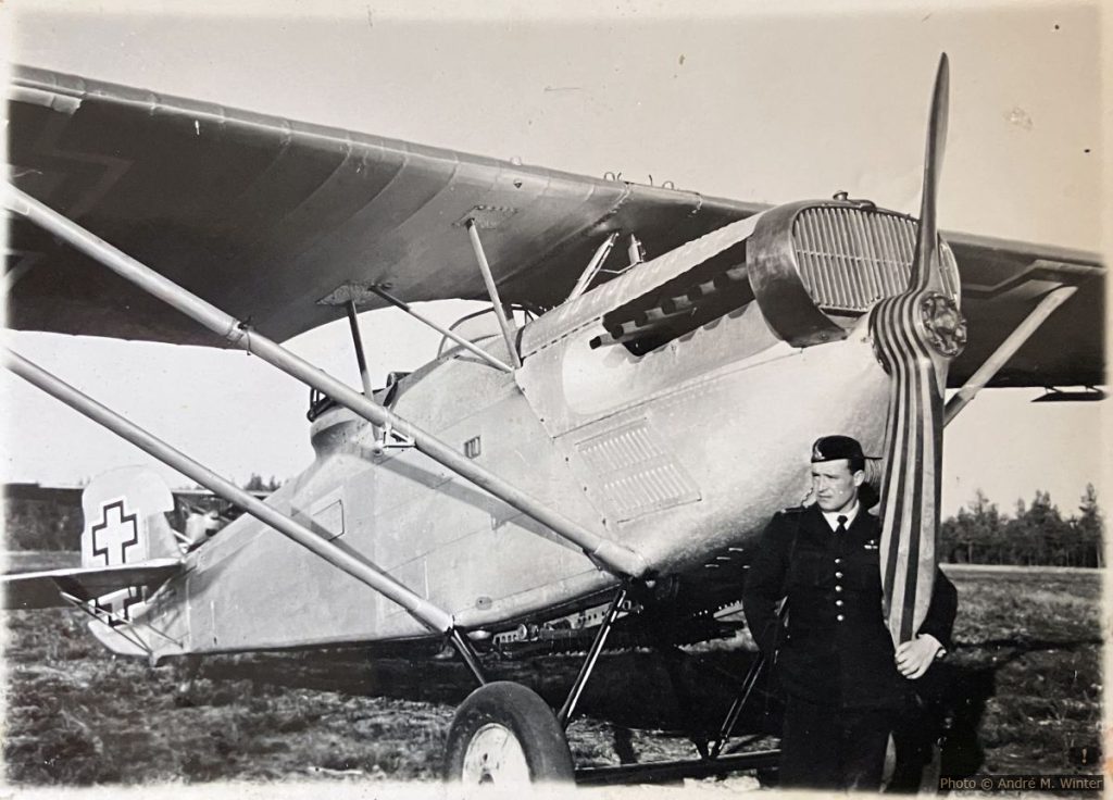Gregor in Gaižiūnai mit Motorflugzeug Fiat-Ansaldo A.120