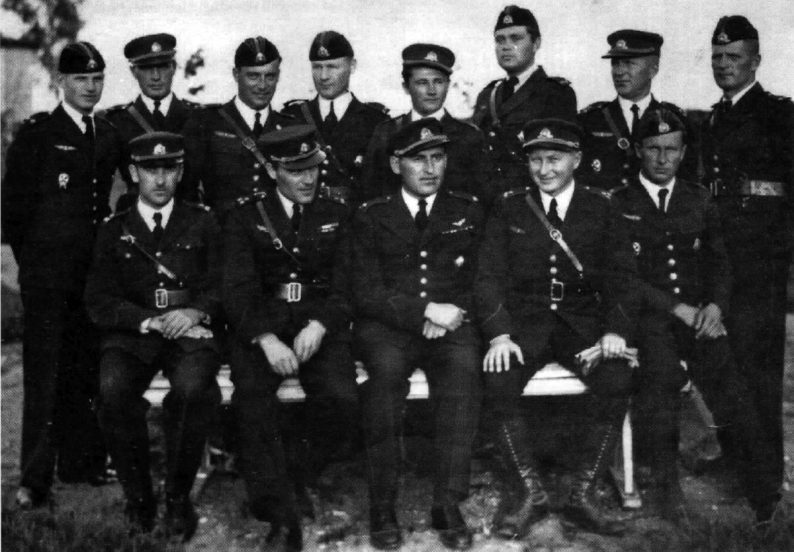 Piloten der 3. und 4. Staffel mit Gregor