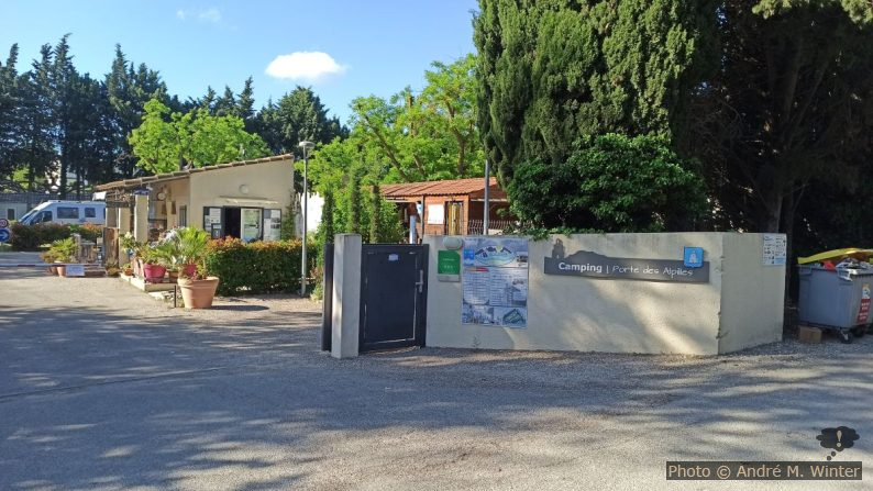 L'accès et l'accueil au camping de St. Etienne du Grès