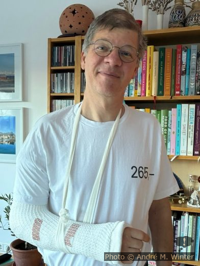 André mit Spaltgips