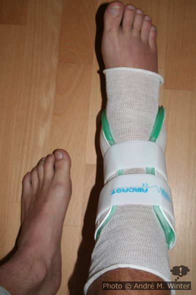André mit Knöchelschiene