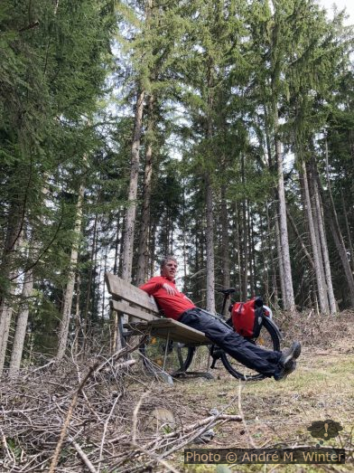 André bei einer Pause auf der steilen Birgitzer Forststrasse
