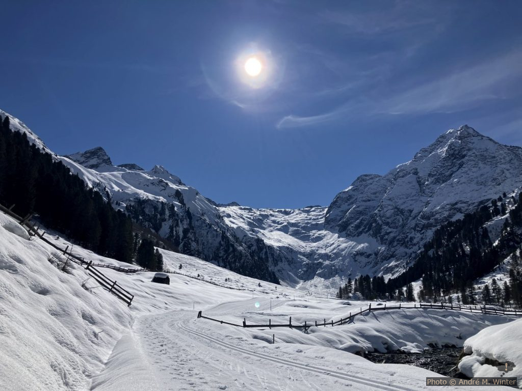 Wanderung auf der Loipe in den Talboden von Lüsens