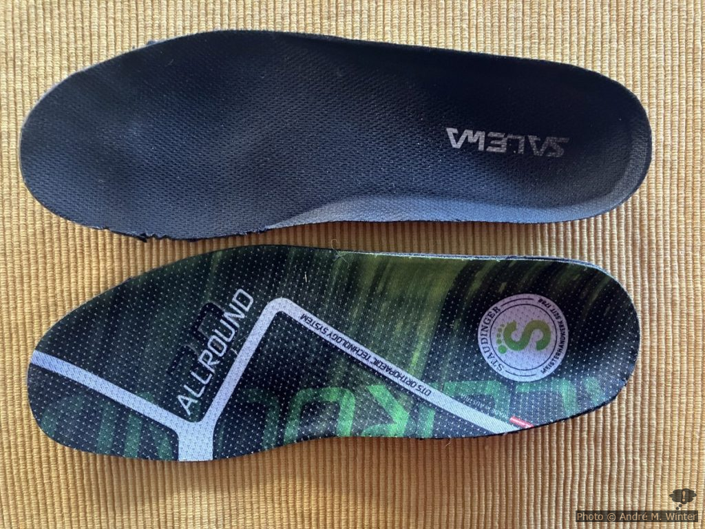 Normales Fussbett eines Trekkingschuhs und Sporteinlagen